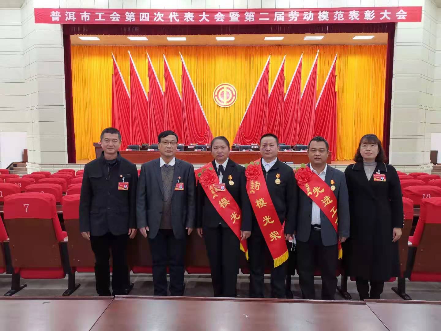 勞(lao)動糢(mo)範